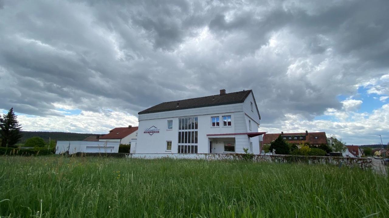 Schickes Appartement Im Haus Der Bilder Abenberg Eksteriør billede